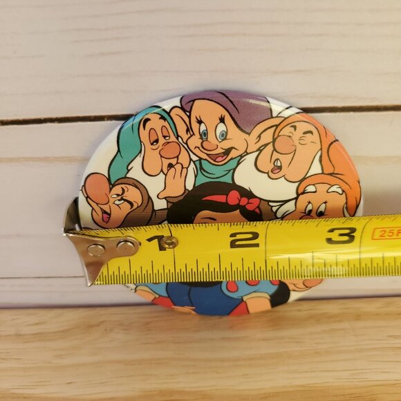 Disney Snow White And The Seven Dwarfs Vintage Pinback Button Dopey Happy Grumpy - Picture 3 of 3